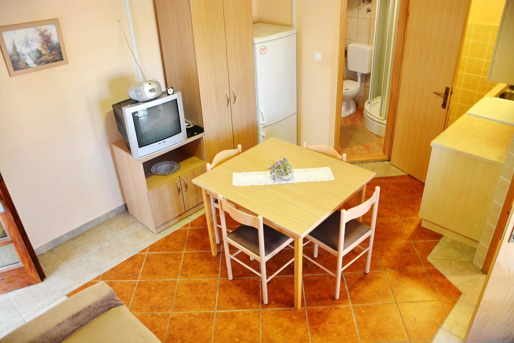 Apartments Joza วีร์ ภายนอก รูปภาพ
